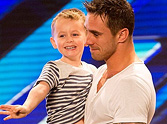 Man Sings his Heart Out for his Little Boy - Judges and Audience Love It!